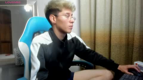 Snapshot of adam_foxs chatting on April 7, 2026, 12:55 am Adam online show from April 7, 2026, 12:55 am