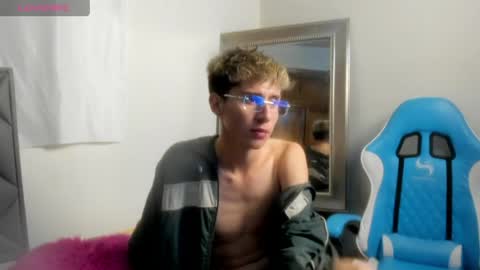 Snapshot of adam_foxs chatting on April 8, 2026, 7:19 am Adam online show from April 8, 2026, 7:19 am