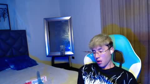 Snapshot of adam_foxs chatting on April 13, 2026, 5:24 am Adam online show from April 13, 2026, 5:24 am