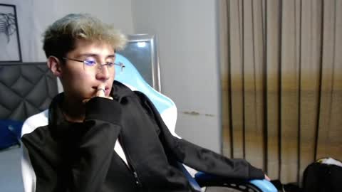 Snapshot of adam_foxs chatting on April 14, 2026, 3:23 am Adam online show from April 14, 2026, 3:23 am
