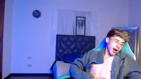 Snapshot of adam_foxs chatting on April 24, 2026, 9:28 pm Adam online show from April 24, 2026, 9:28 pm