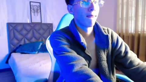 Snapshot of adam_foxs chatting on April 25, 2026, 8:39 pm Adam online show from April 25, 2026, 8:39 pm