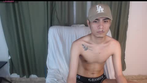 Snapshot of adam_sinclair chatting on November 4, 2025, 5:01 pm adam_sinclair online show from November 4, 2025, 5:01 pm