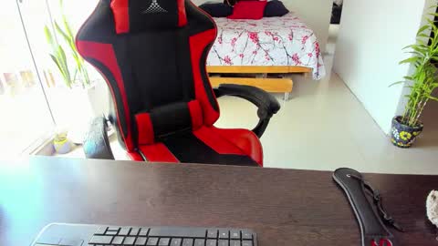 Adam Valencia online show from October 21, 2025, 3:46 pm