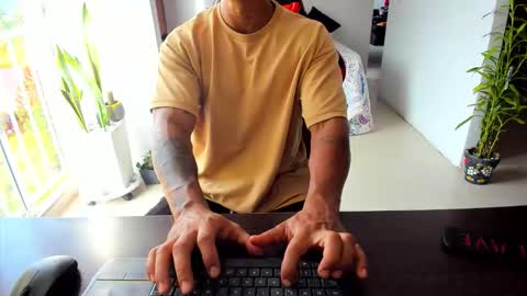 Adam Valencia online show from November 9, 2025, 8:07 pm