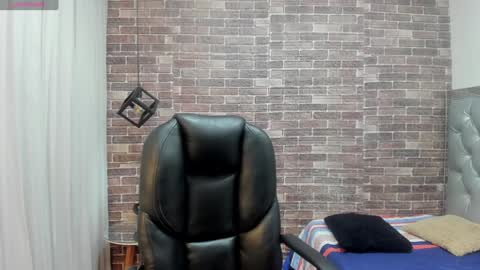 Snapshot of adamcoox chatting on December 4, 2024, 4:10 am Adam online show from December 4, 2024, 4:10 am