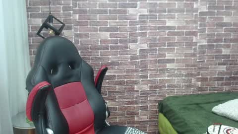 Snapshot of adamcoox chatting on February 6, 2025, 9:43 am Adam online show from February 6, 2025, 9:43 am