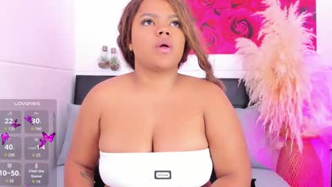 Cloe Adams  online show from November 25, 2025, 11:10 am