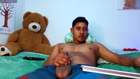 Snapshot of adams_niki chatting on February 20, 2025, 8:17 am ADAMS Y NIKI online show from February 20, 2025, 8:17 am