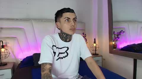 Snapshot of adamswalkerr_ chatting on February 8, 2026, 11:57 am AdamsWalkerr online show from February 8, 2026, 11:57 am