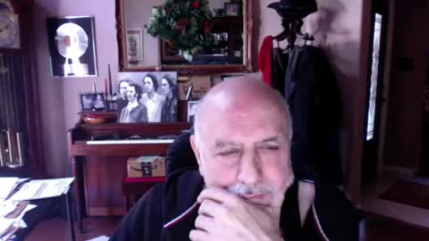 add_me_2 online show from April 19, 2026, 5:56 pm