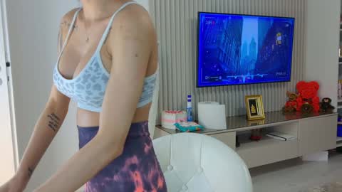 Snapshot of addictive_t chatting on January 20, 2025, 8:40 pm Tori online show from January 20, 2025, 8:40 pm