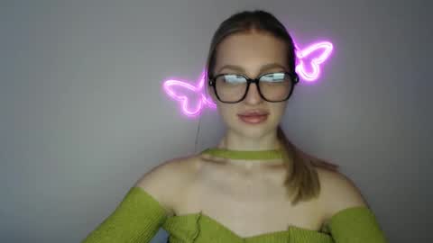 Snapshot of addie_collins chatting on December 3, 2024, 2:38 pm Kristina online show from December 3, 2024, 2:38 pm