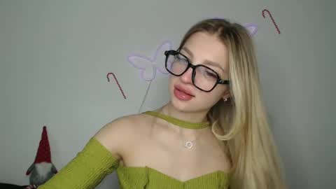 Snapshot of addie_collins chatting on December 18, 2024, 11:45 am Kristina online show from December 18, 2024, 11:45 am