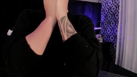 Ade  online show from December 3, 2025, 7:56 pm