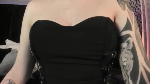 Snapshot of adeelinee chatting on February 3, 2026, 7:41 pm Ade online show from February 3, 2026, 7:41 pm