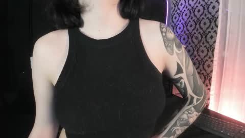 Snapshot of adeelinee chatting on February 5, 2026, 8:02 pm Ade online show from February 5, 2026, 8:02 pm