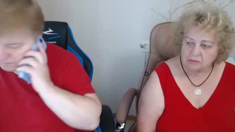 Snapshot of adelandsofia chatting on September 17, 2025, 6:26 am AdelAndSofia online show from September 17, 2025, 6:26 am