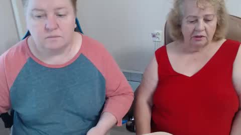 Snapshot of adelandsofia chatting on December 2, 2025, 9:03 am AdelAndSofia online show from December 2, 2025, 9:03 am