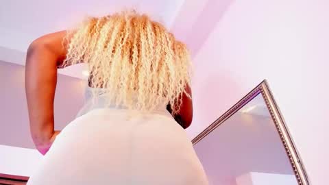 Snapshot of adelehottman chatting on February 10, 2026, 6:56 pm Adele online show from February 10, 2026, 6:56 pm