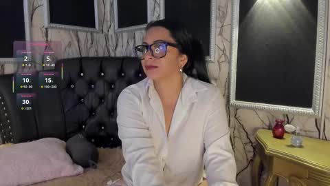 adelinemoretti online show from November 19, 2025, 5:13 pm