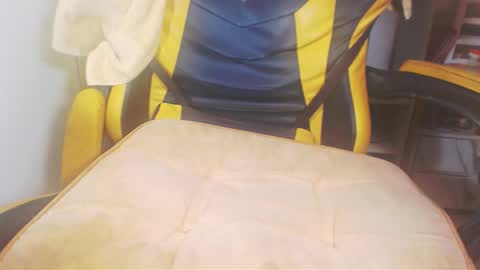 Adellahuge05 online show from January 6, 2026, 9:29 pm