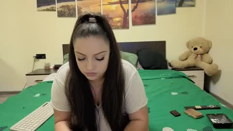 Adellineee online show from April 6, 2026, 9:27 pm