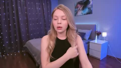 Snapshot of adelllovely chatting on December 2, 2025, 11:15 am adelllovely online show from December 2, 2025, 11:15 am