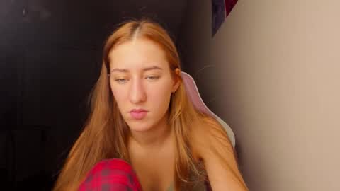 Adell online show from December 19, 2025, 10:39 pm