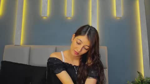 Adhara Hamilton  online show from September 14, 2025, 7:02 pm