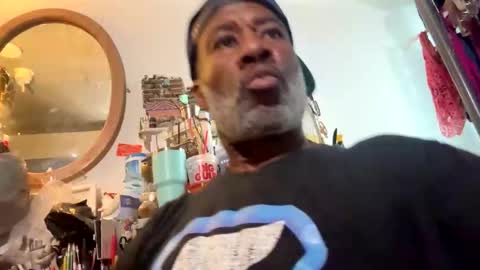 adick_ting online show from October 22, 2025, 2:50 pm