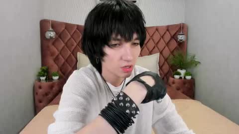 Snapshot of adonbev chatting on June 7, 2026, 6:28 am adonbev online show from June 7, 2026, 6:28 am