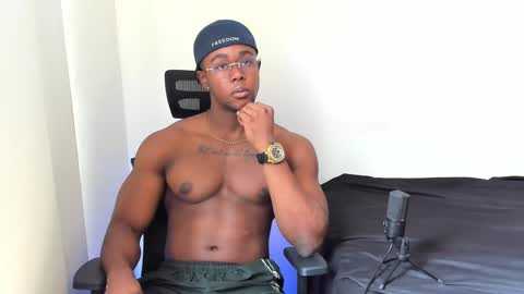 Adonis Knight  online show from February 5, 2025, 3:31 pm