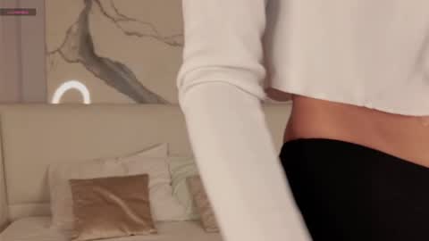 adoracortes online show from November 17, 2025, 5:02 am