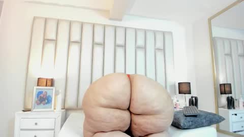 ANDREA PEREZ online show from October 24, 2025, 11:45 pm