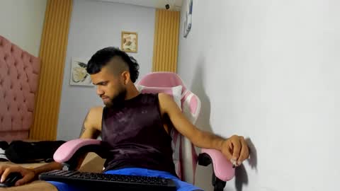 Snapshot of adri_sexboy229 chatting on September 25, 2025, 2:04 am adri_sexboy229 online show from September 25, 2025, 2:04 am