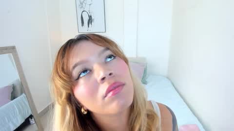 Adriana online show from October 7, 2025, 12:13 pm