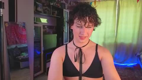Adri online show from March 25, 2026, 7:03 am