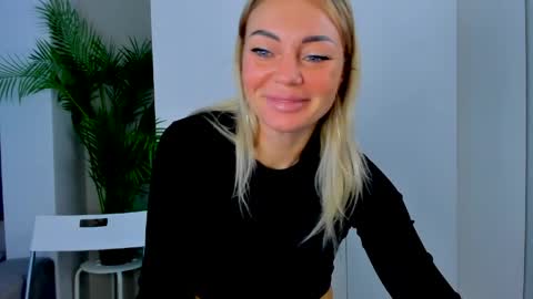 Adriana online show from April 5, 2026, 6:32 am