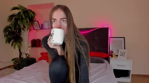 Snapshot of adrianacult chatting on January 7, 2026, 6:49 am Adriana online show from January 7, 2026, 6:49 am