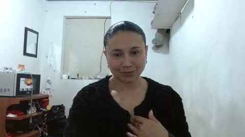 Adriana Tellez online show from November 27, 2025, 2:19 pm