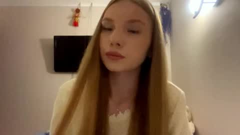 Caroline online show from April 25, 2026, 3:09 pm