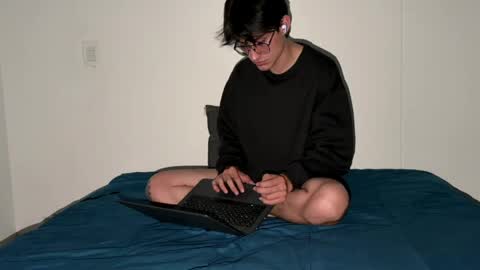 adrianrossetti online show from April 24, 2026, 7:22 am