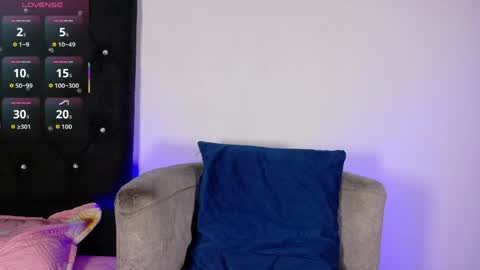 adriel_escalante online show from May 29, 2026, 2:53 am