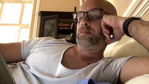 adrienfromparis online show from April 23, 2026, 11:53 am