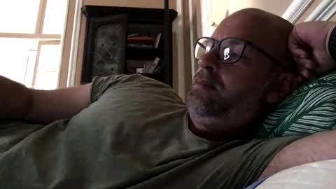 adrienfromparis online show from April 24, 2026, 11:34 am