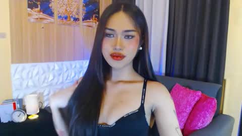 aeshamargaux online show from November 16, 2025, 2:17 am