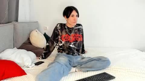 Theo online show from April 23, 2026, 9:17 pm