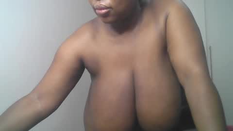 Snapshot of africanbusty chatting on March 11, 2025, 2:10 am ONLYFAN-Africanbusty online show from March 11, 2025, 2:10 am
