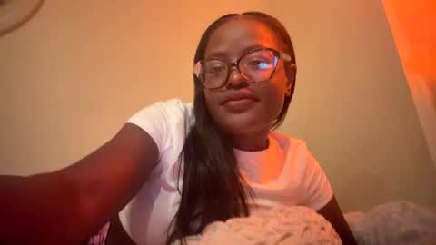 Snapshot of africandomprincess chatting on October 17, 2025, 5:21 am africandomprincess online show from October 17, 2025, 5:21 am